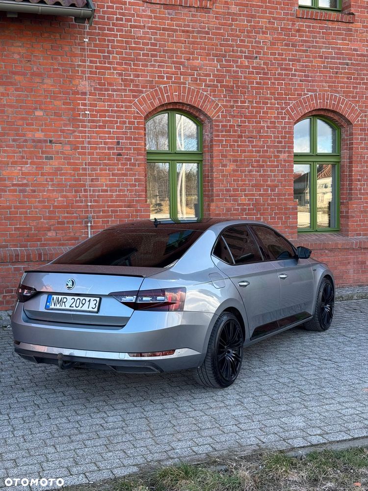 Skoda Superb 2.0 TDI L&K DSG - 5