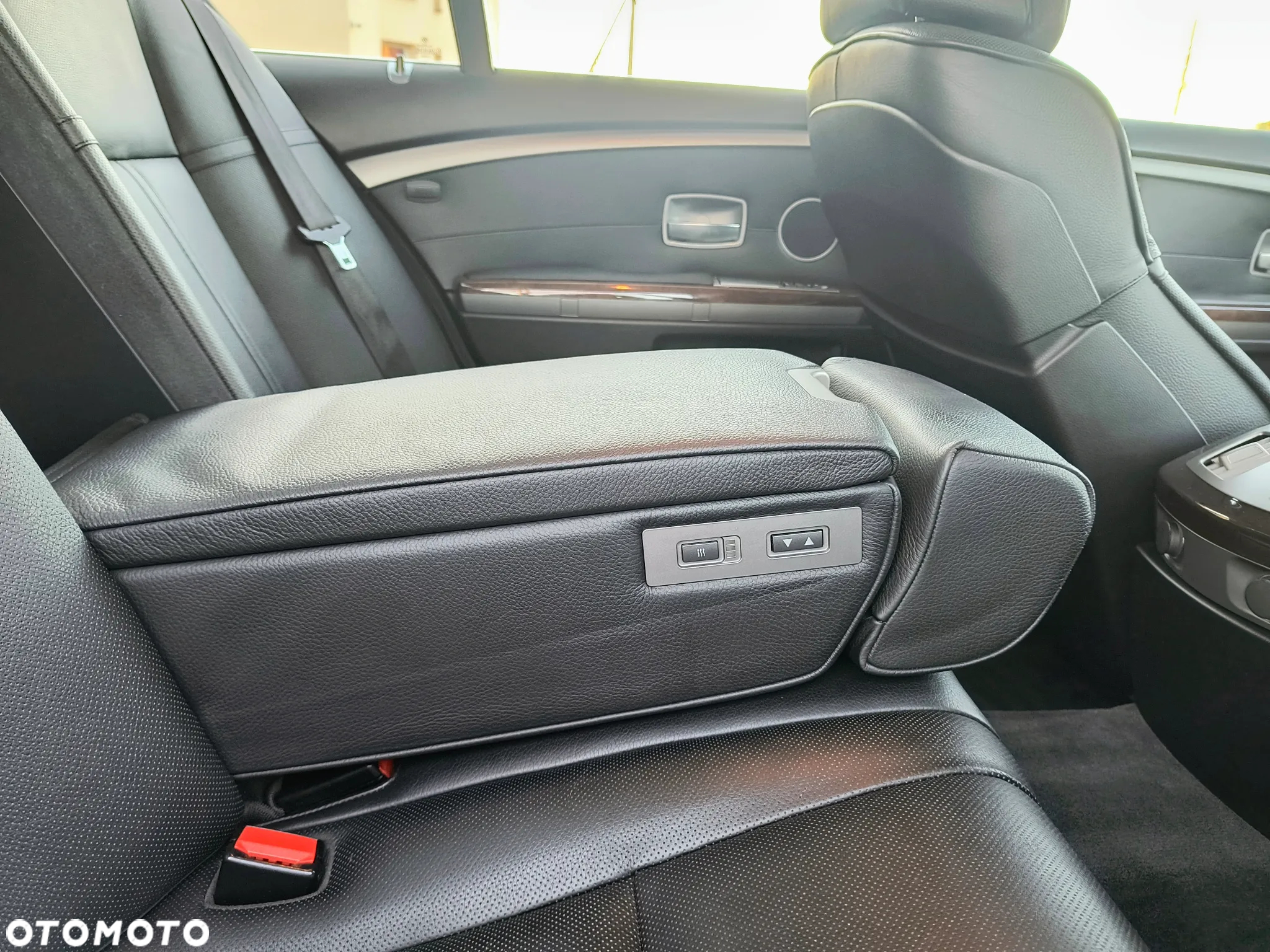 BMW Seria 7 740i - 40