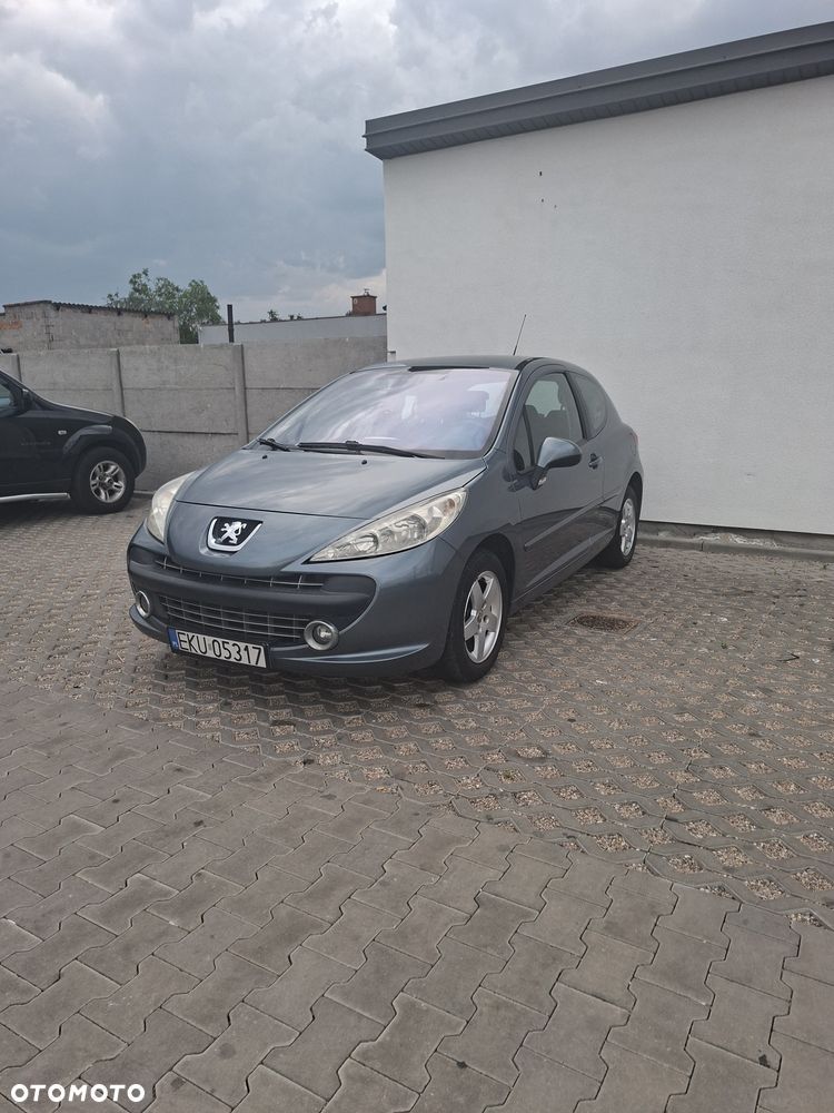 Peugeot 207 - 1