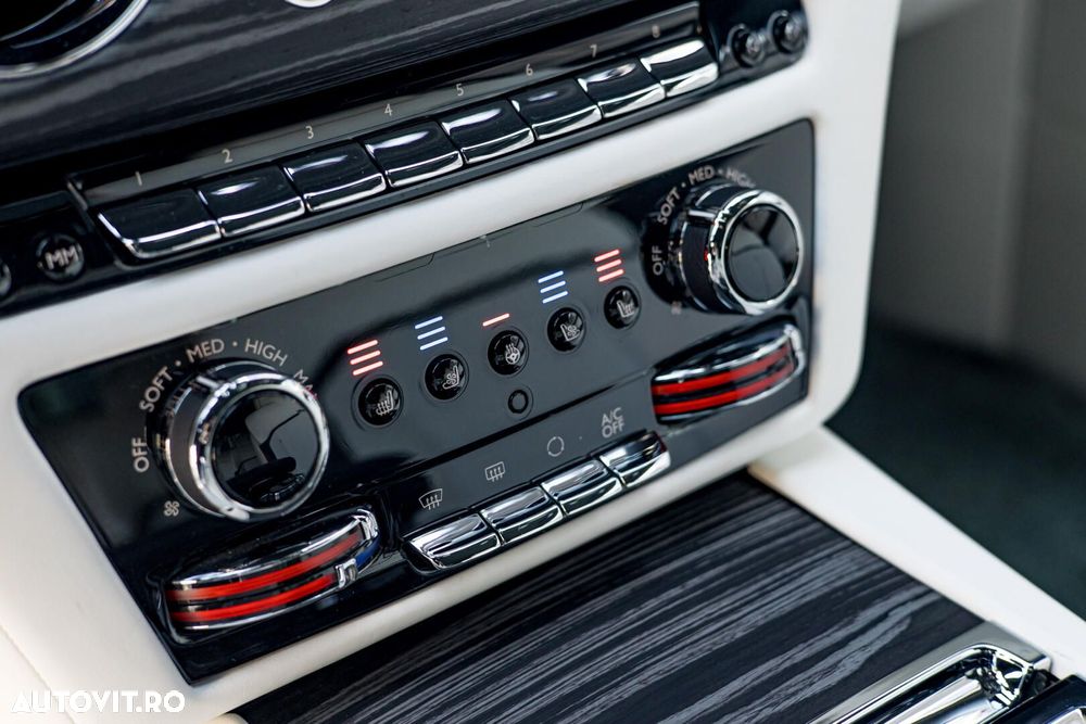 Rolls-Royce Spectre - 23