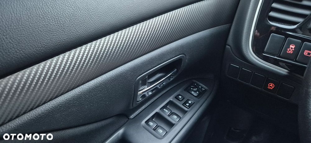 Mitsubishi Outlander 2.0 Intense + 4WD CVT - 17