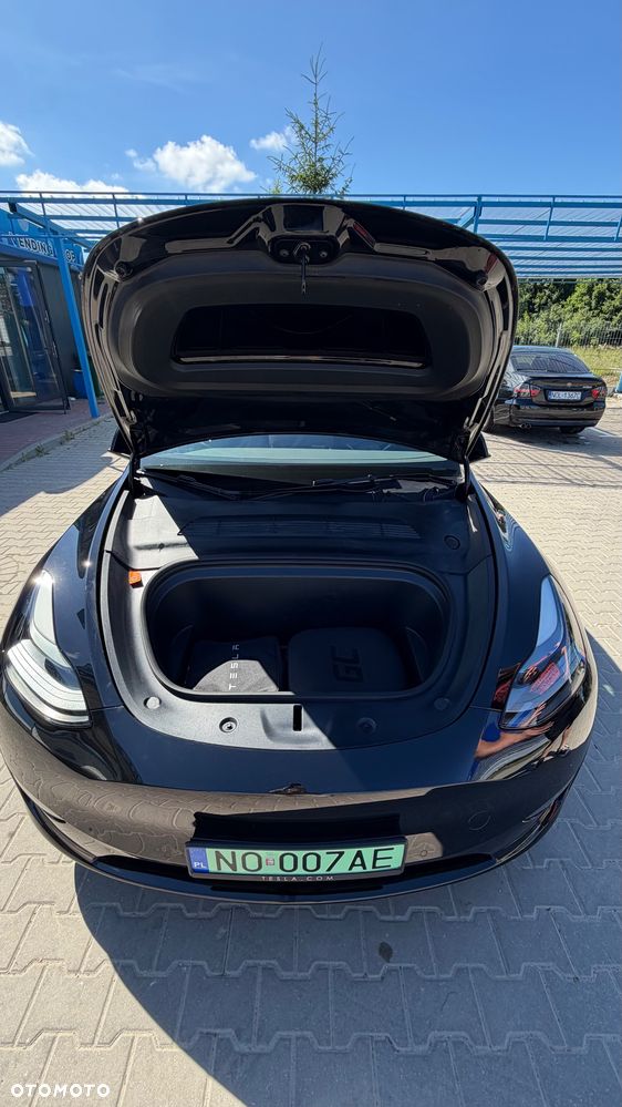Tesla Model Y Performance AWD - 11
