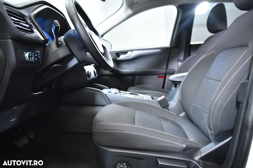 Ford Kuga - 25