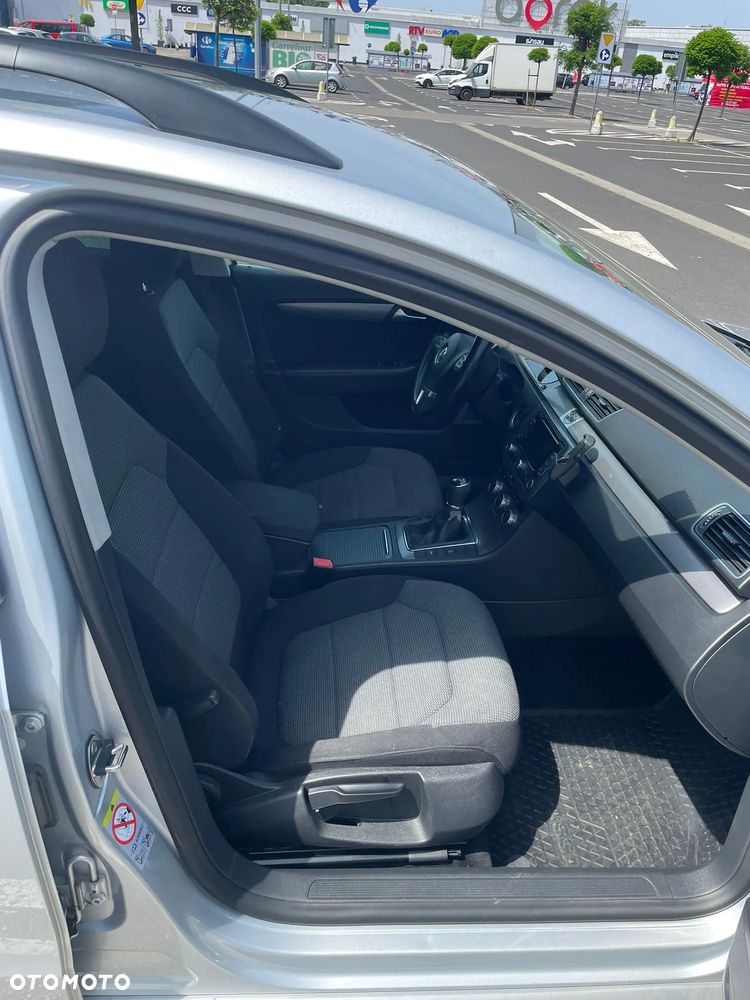Volkswagen Passat 2.0 TDI Comfortline - 23