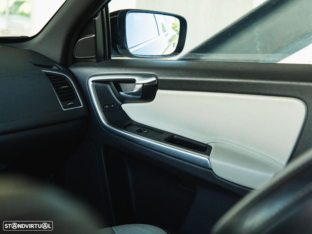 Volvo XC 60 D4 Geartronic Summum - 18