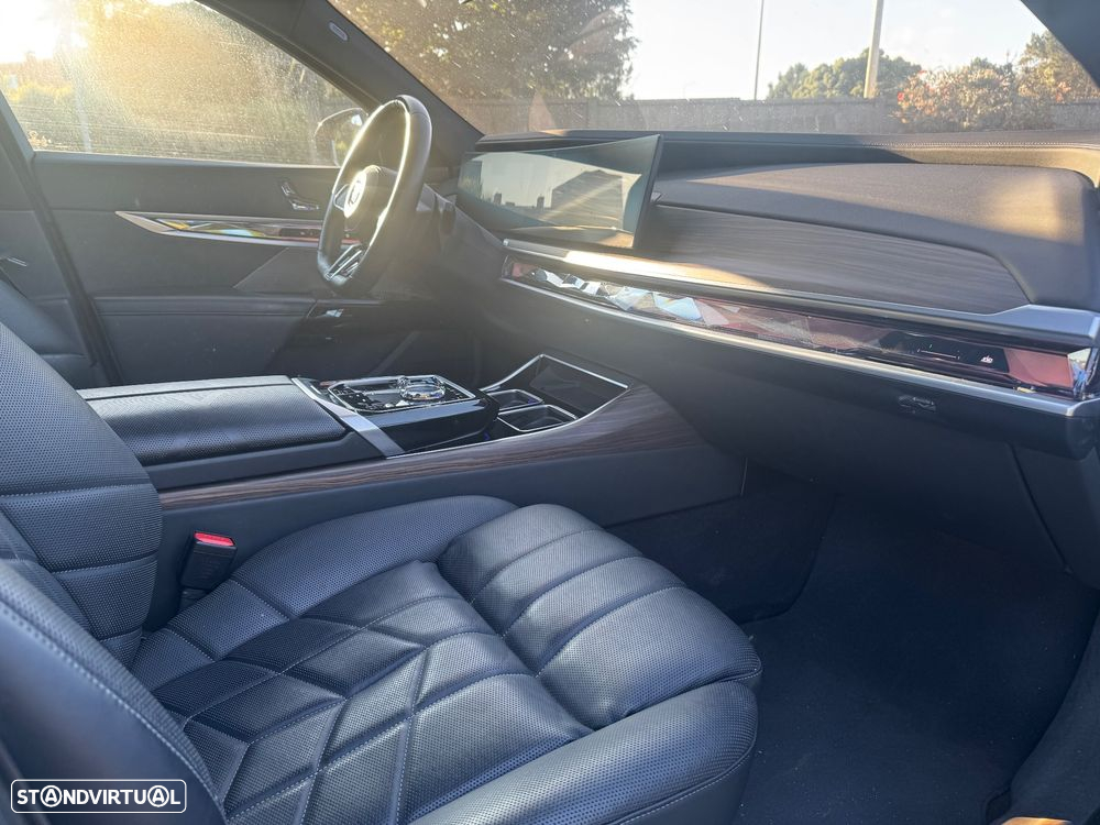 BMW i7 xDrive60 Pack Desportivo M - 6