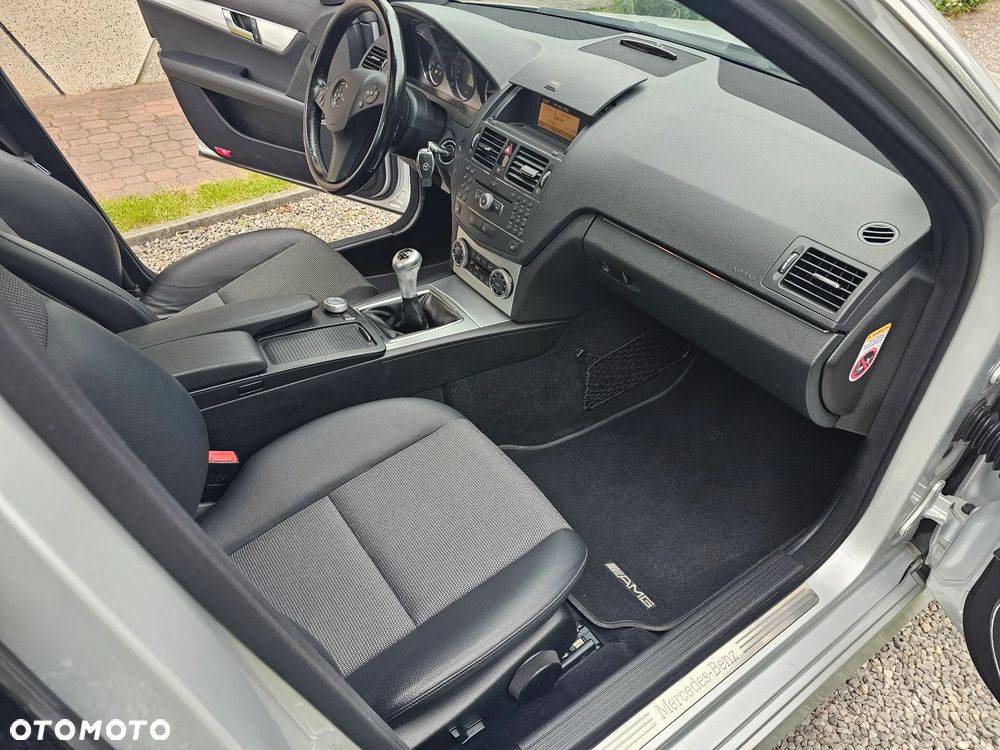 Mercedes-Benz Klasa C 180 Kompressor BlueEFFICIENCY Special Edition - 19