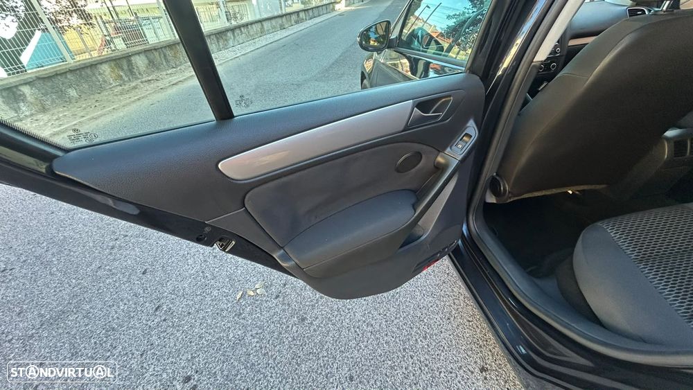 VW Golf 1.6 TDI Confortline - 17