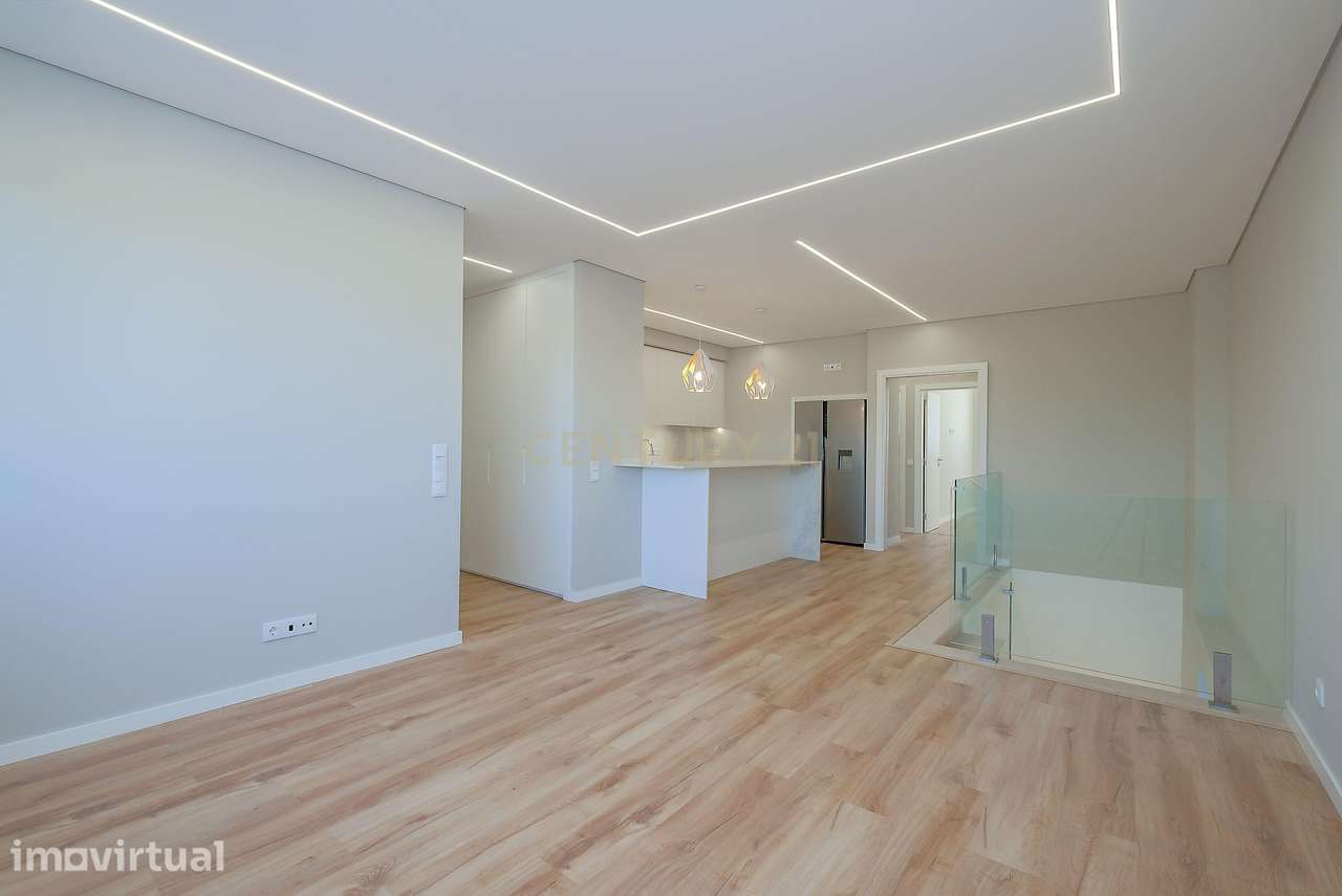 T2 + 1 DUPLEX - MURTAL -PAREDE - Grande imagem: 3/37