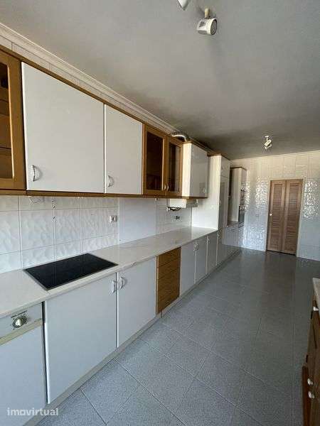 Arrenda-se apartamento T2 centro Famalicão - Grande imagem: 3/8