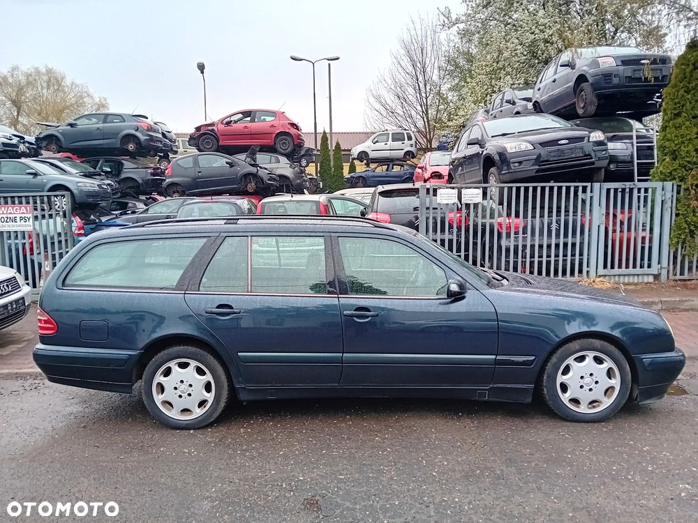 *MERCEDES W210* Samochód na części - 1