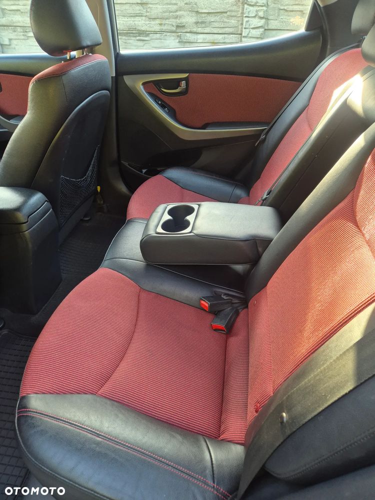 Hyundai Elantra 1.6 Comfort - 5