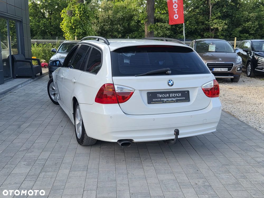 BMW Seria 3 320i - 8