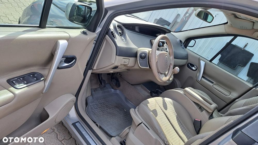 Renault Grand Scenic - 11
