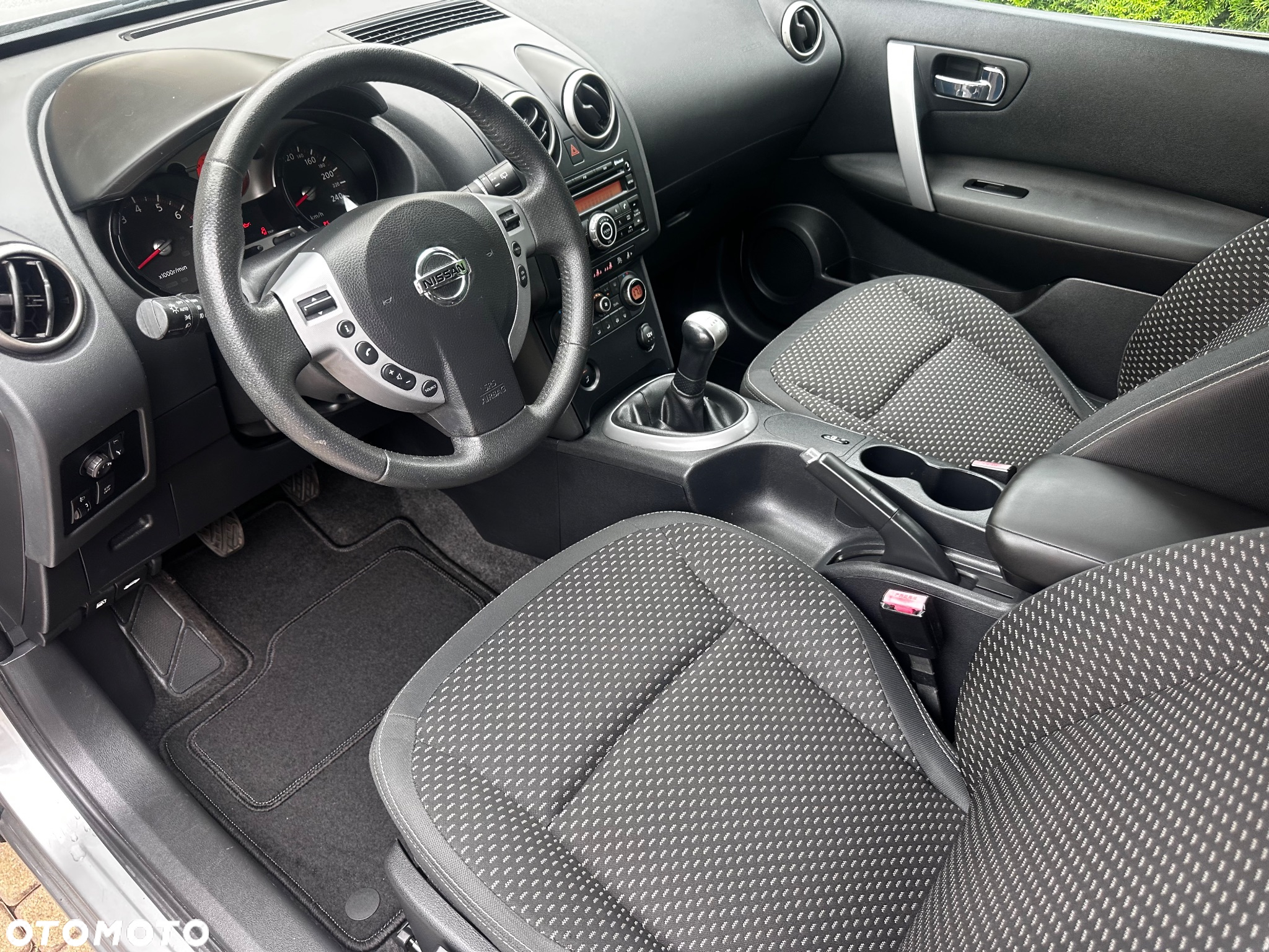 Nissan Qashqai 1.6 visia - 14