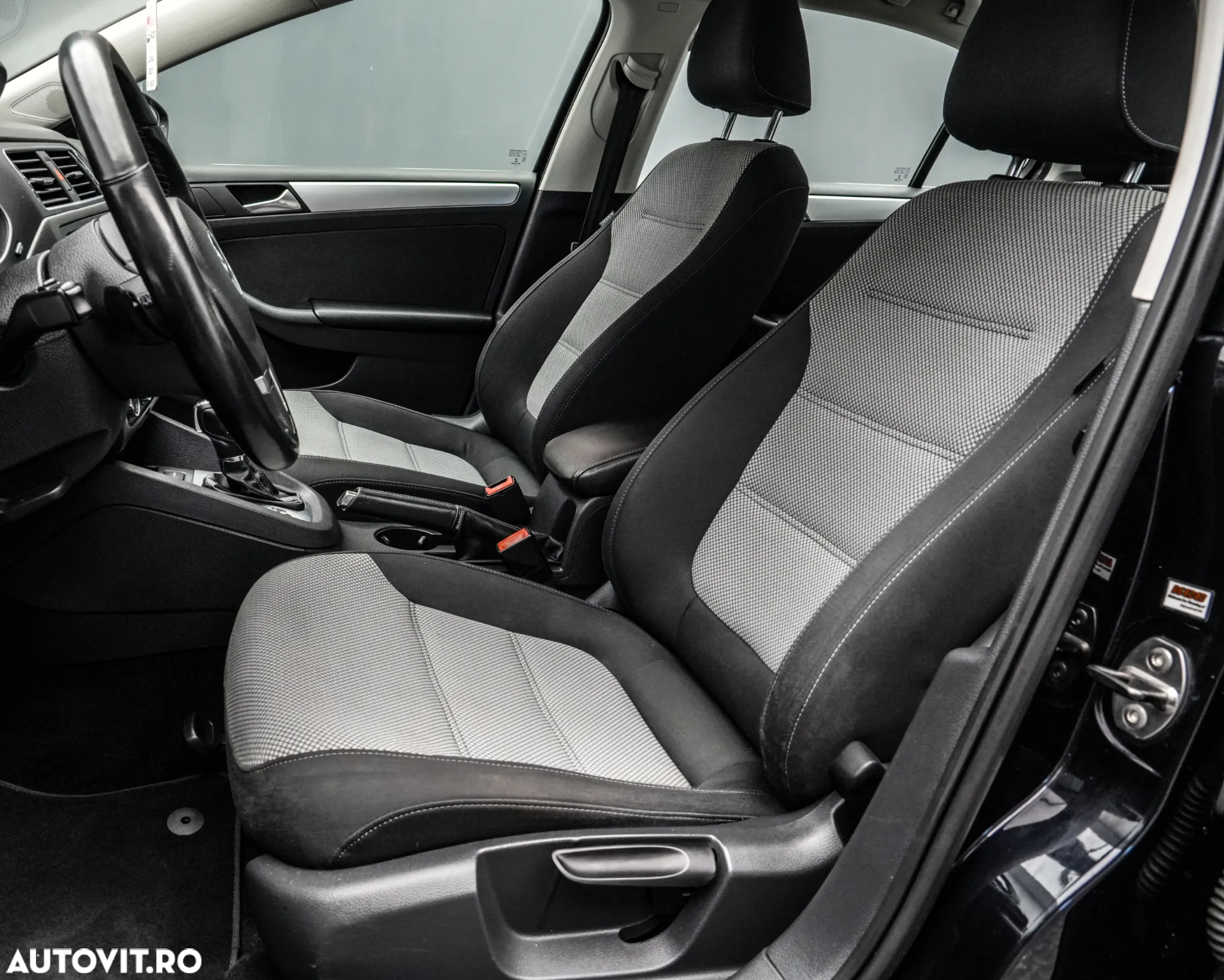Volkswagen Jetta - 13