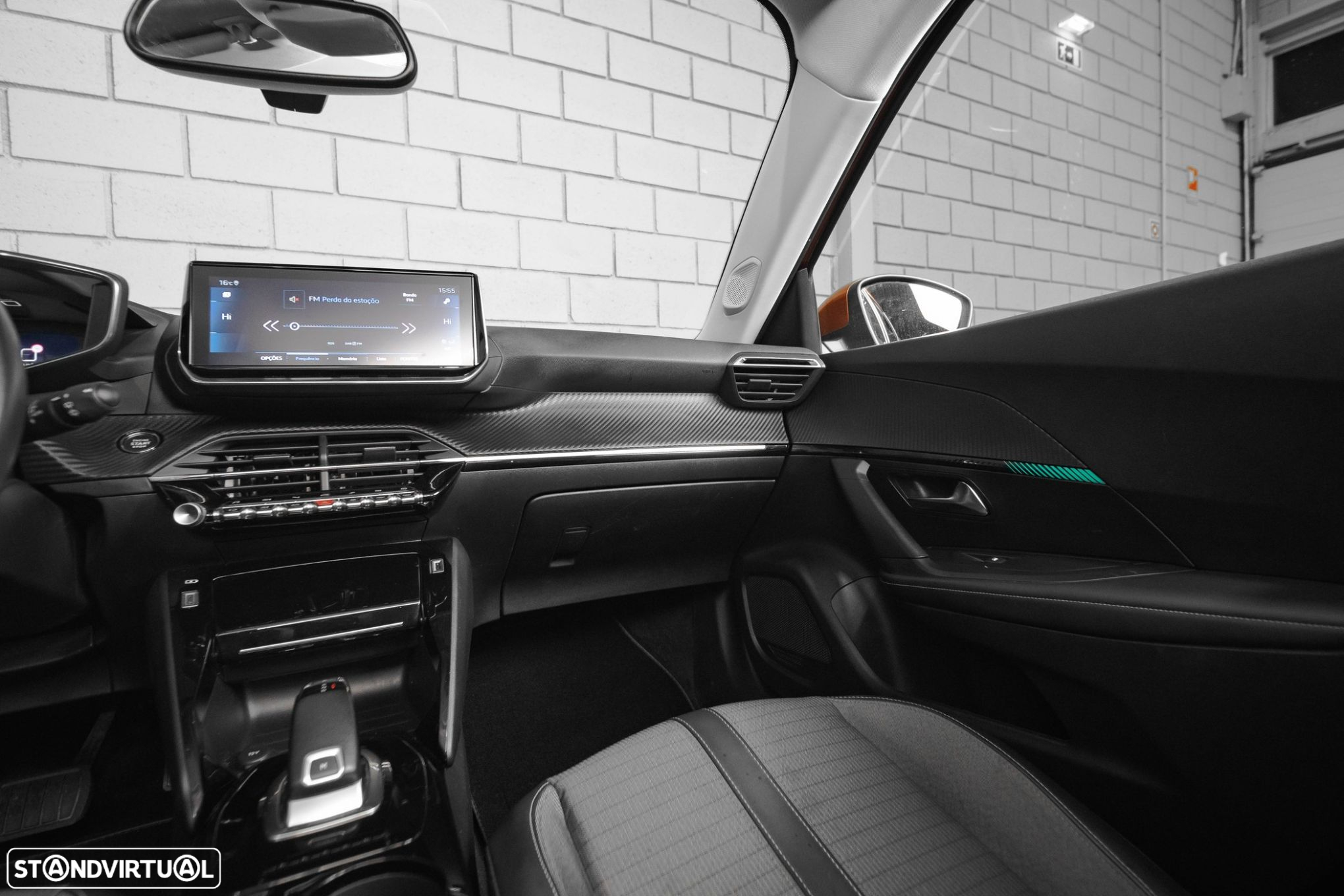 Peugeot 2008 1.2 PureTech Allure EAT8 - 29