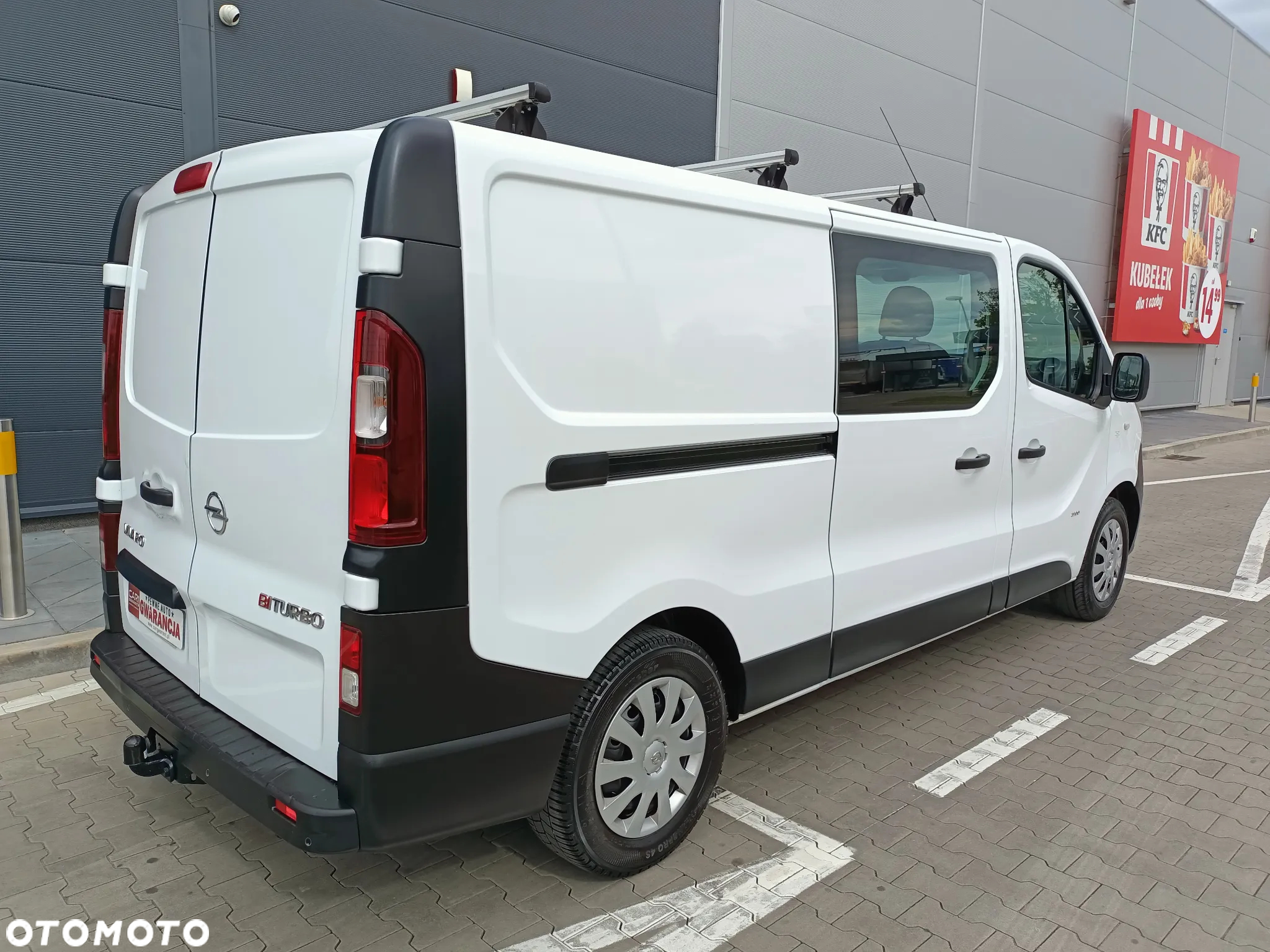 Opel VIVARO 5-cio OSOBOWY LONG - 16