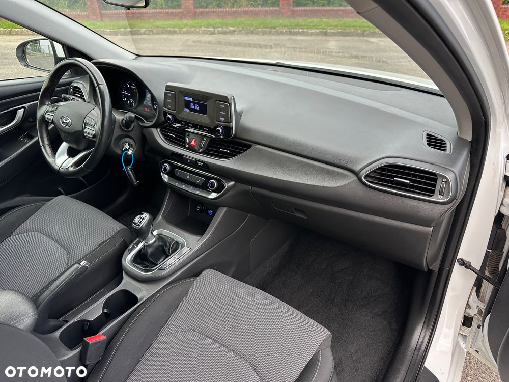 Hyundai i30 1.6 CRDI Intro - 21