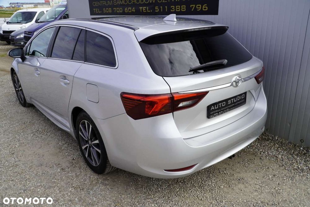 Toyota Avensis 2.0 D-4D Premium - 4