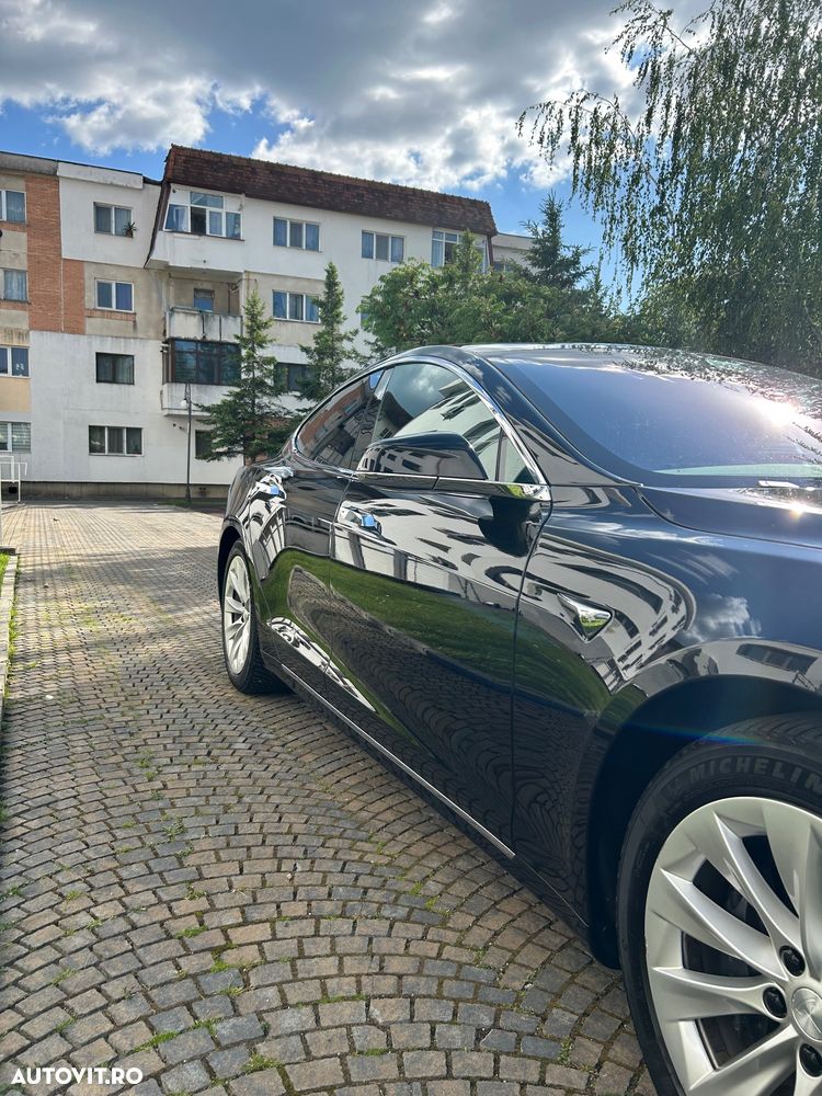 Tesla Model S - 9