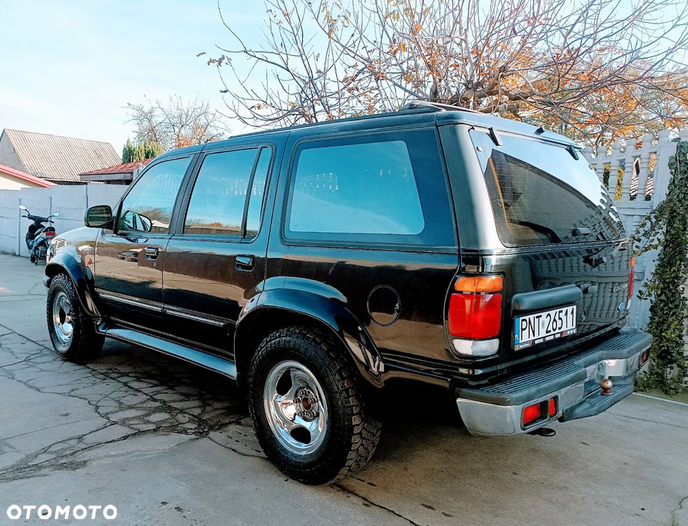 Ford Explorer Standard - 4