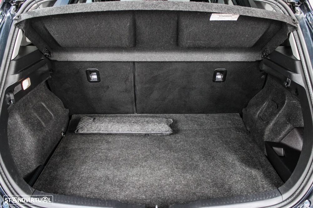 Toyota Auris 1.8 HSD Comfort +P.Techno+P.Sport - 29