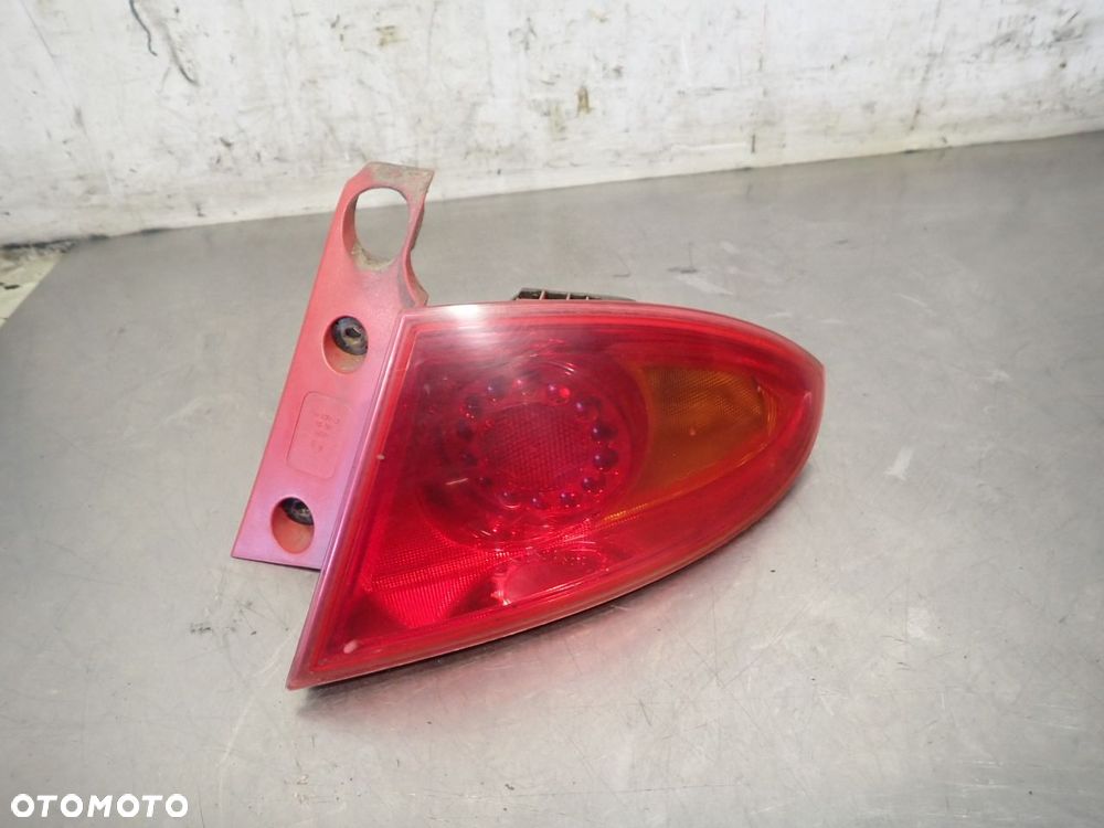 LAMPA PRAWA TYLNA SEAT LEON II - 1