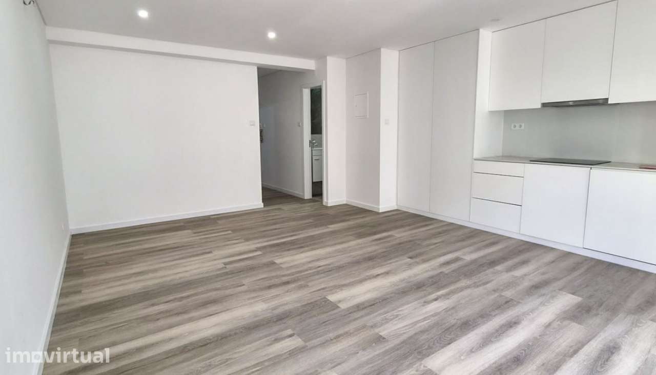Venda de Apartamento T3 remodelado, próximo da praia na Póvoa de Var - Grande imagem: 2/16