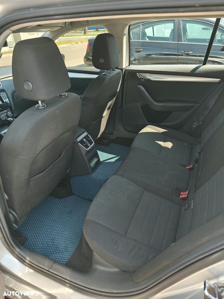 Skoda Octavia 2.0 TDI ELEGANCE DSG - 12