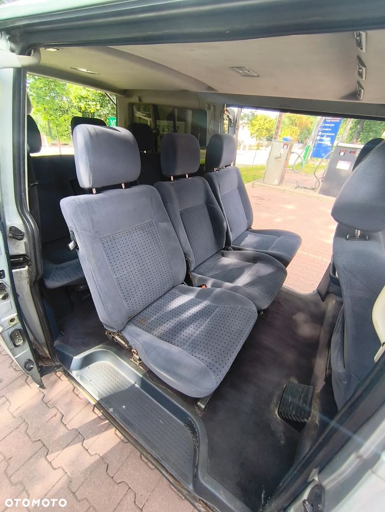 Volkswagen Caravelle Basis / CL - 16