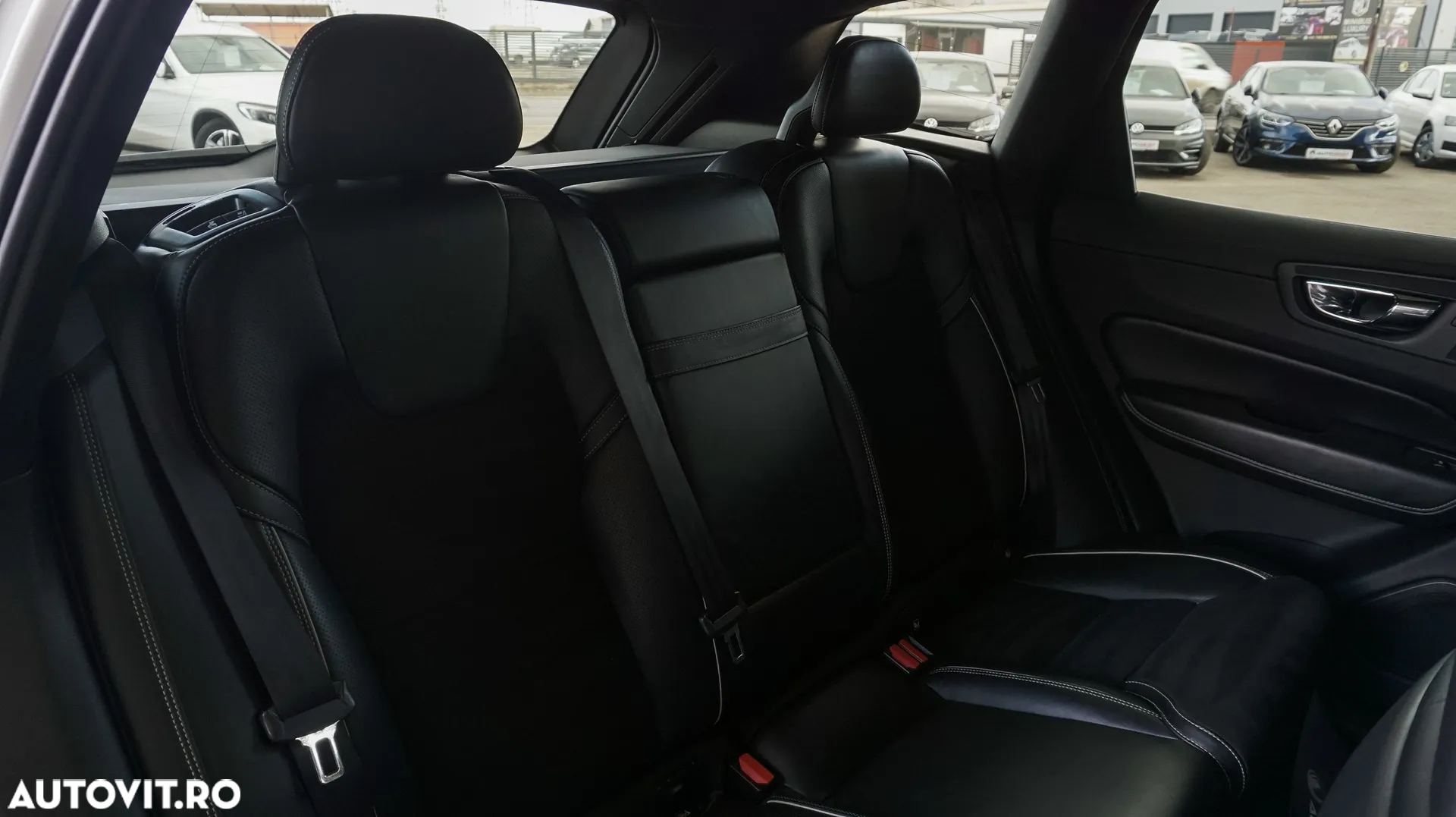 Volvo XC 60 D4 AWD Geartronic RDesign - 27