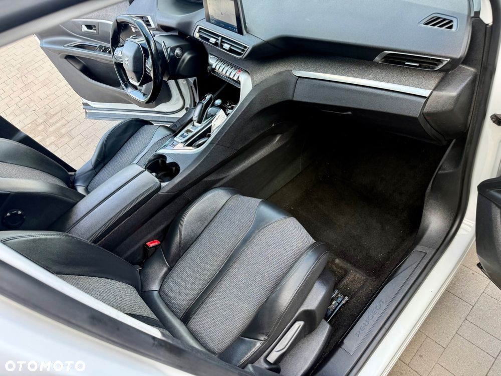 Peugeot 5008 PureTech 130 EAT8 Stop & Start Allure Pack - 18