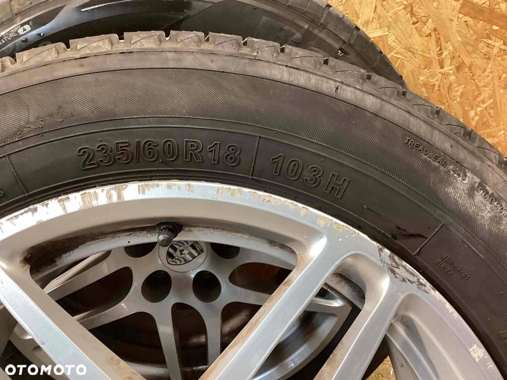 Porsche Macan 95B 2017 Środek Felgi aluminiowe R18 - 9