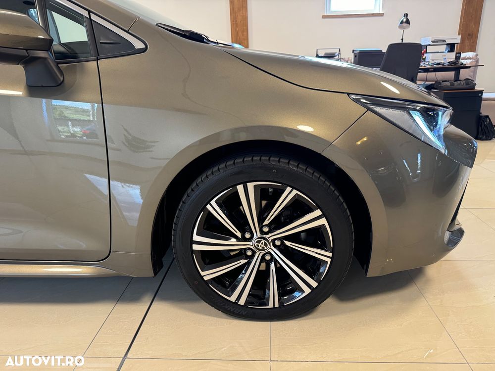 Toyota Corolla 1.8 Hybrid Team Deutschland - 30