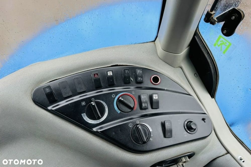 New Holland T8020 - 9