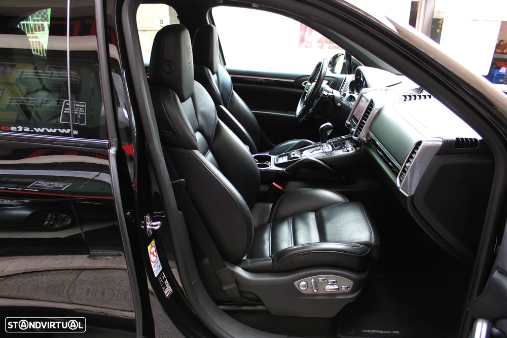 Porsche Cayenne Platinum Edition - 8