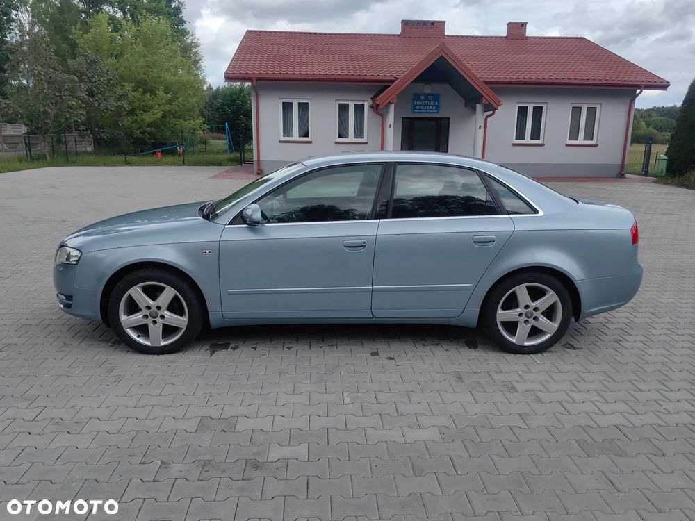 Audi A4 Limousine - 8