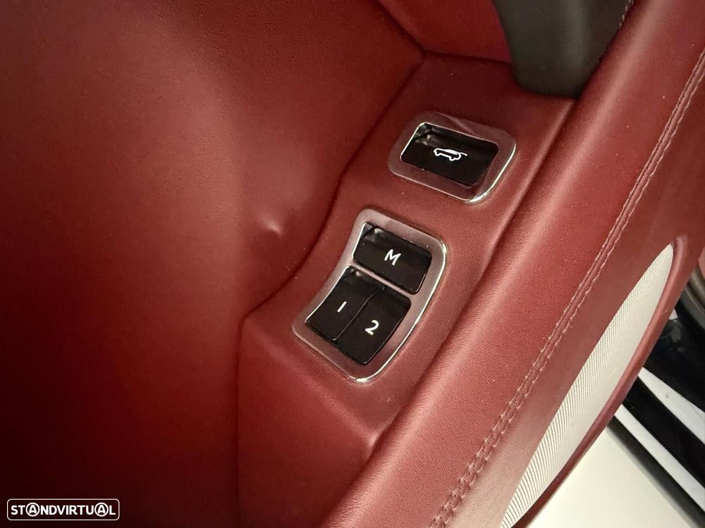 Bentley Bentayga V6 Hybrid - 31