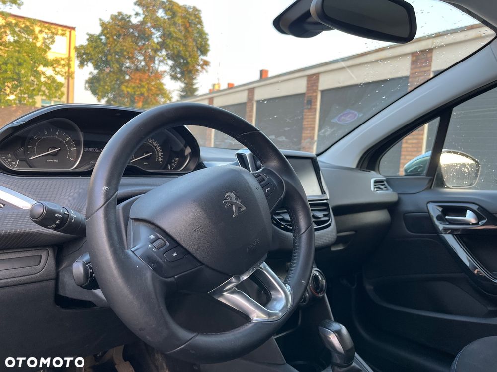 Peugeot 208 - 10