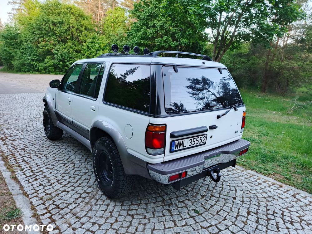 Ford Explorer - 28