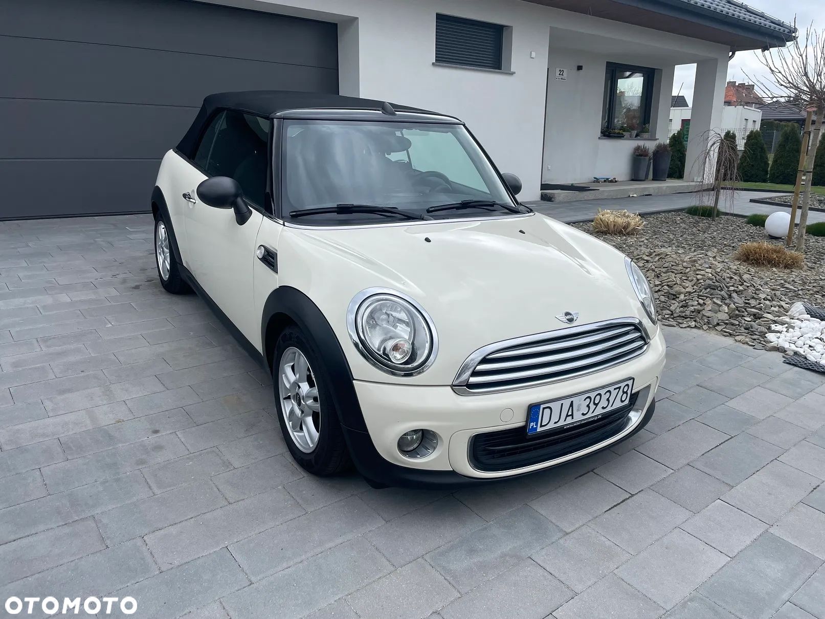 MINI ONE Cabrio - 1