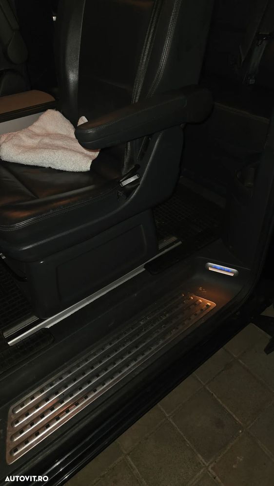 Volkswagen Multivan - 7