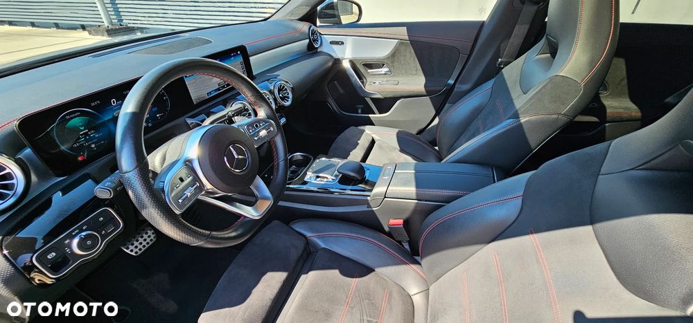 Mercedes-Benz CLA 250 E AMG Line 8G-DCT - 8