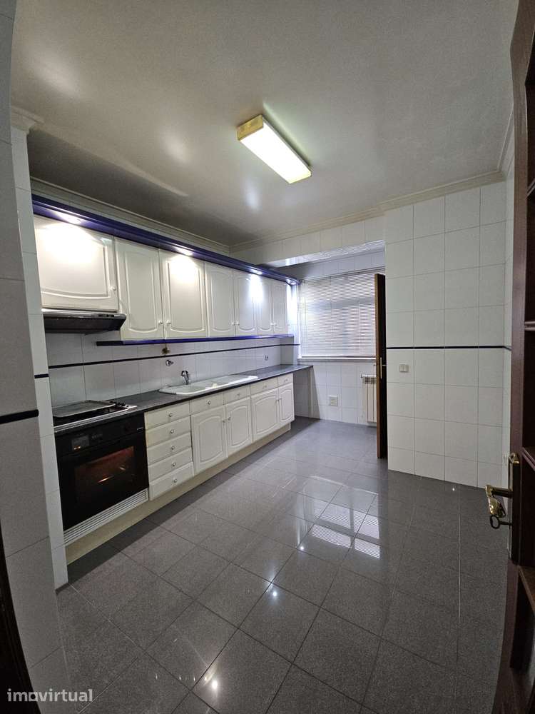 Apartamento T3 no centro de Leiria para arrendar. Duas casas de banho - Grande imagem: 5/21