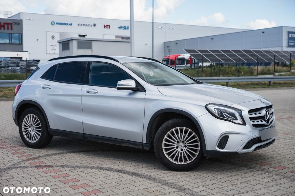 Mercedes-Benz GLA 200 7G-DCT - 21