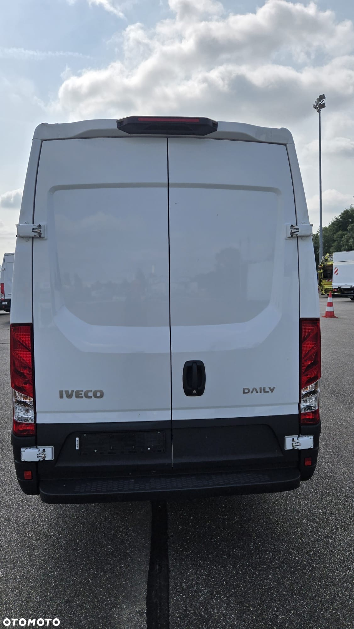 Iveco 2023 Daily/MAXI/tylko 57tkm/Serwis IVECO/manual/ - 4