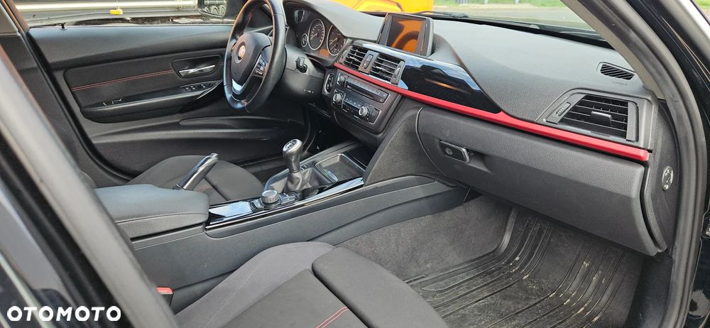 BMW Seria 3 320d Sport Line - 12