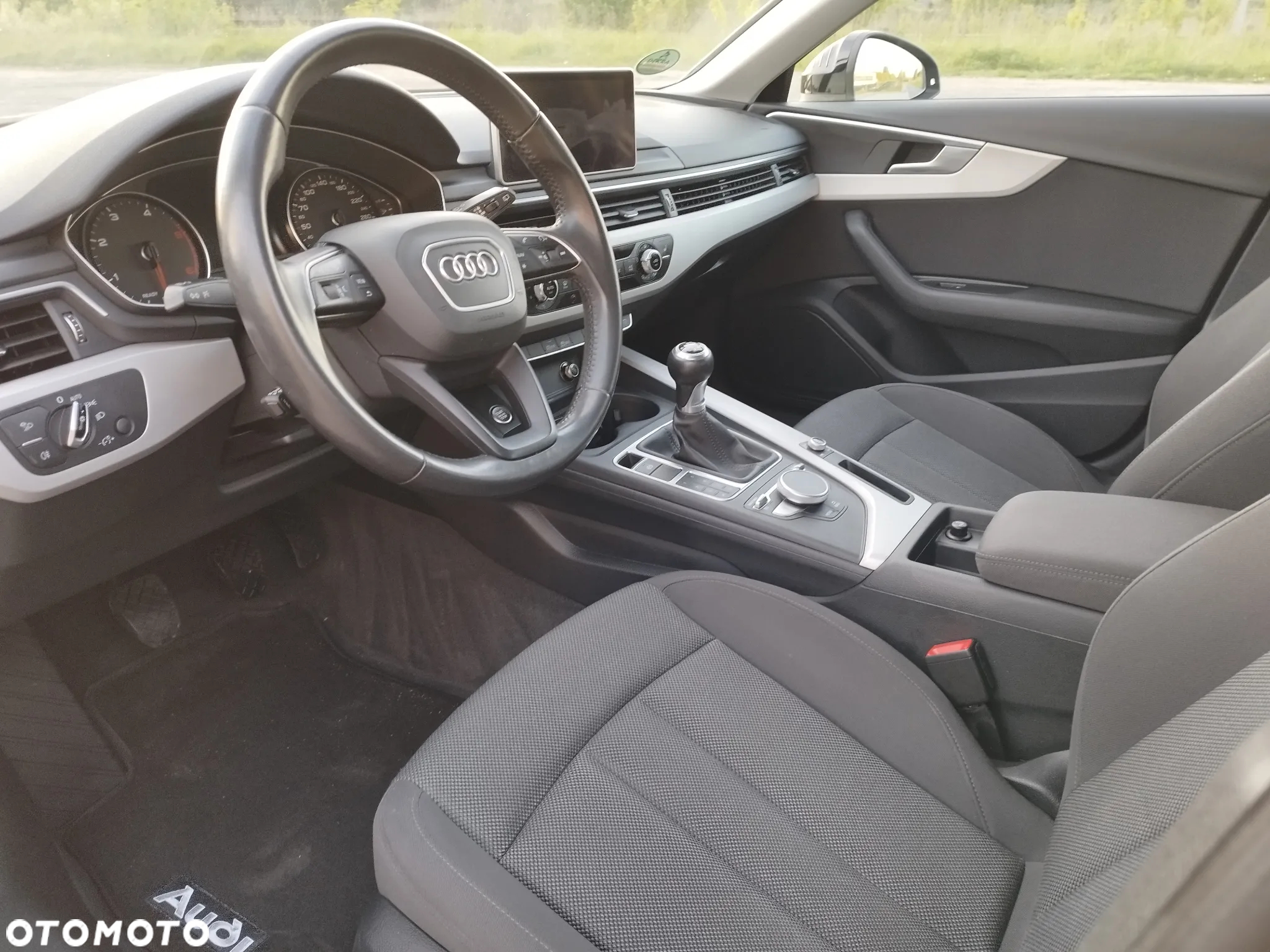 Audi A4 Avant 2.0 TDI design - 7