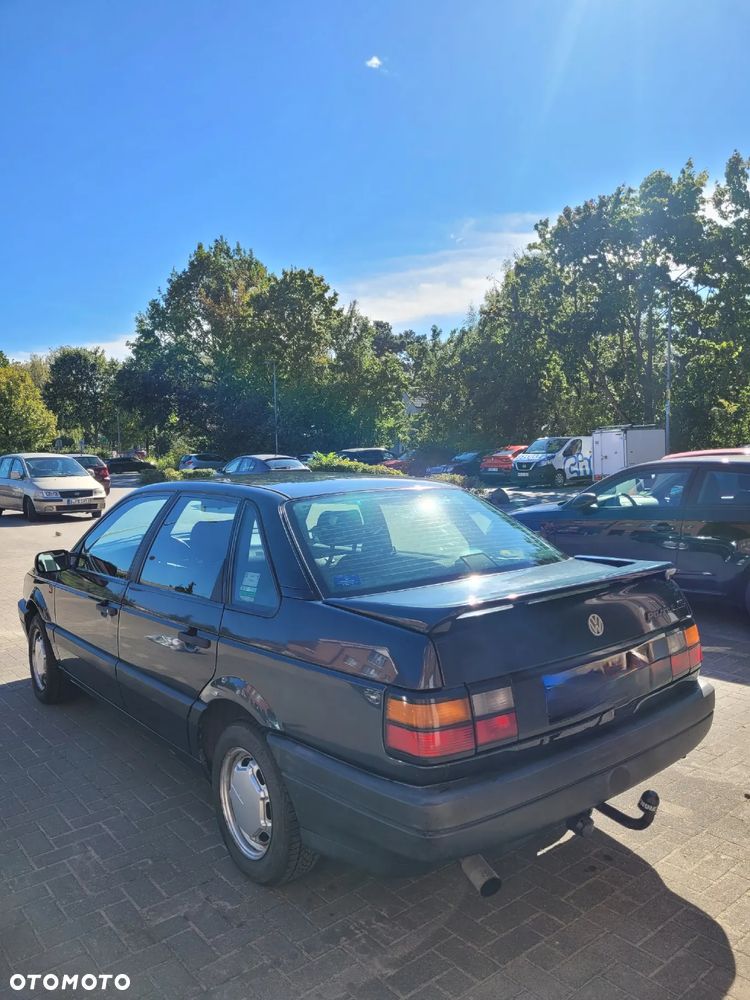 Volkswagen Passat 1.6 TD CL - 4